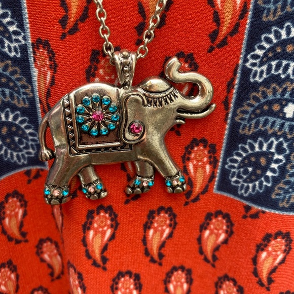 🍁378-Together We Are Better 🙏~Majestic Elephants Necklace & Blouse - Picture 5 of 7